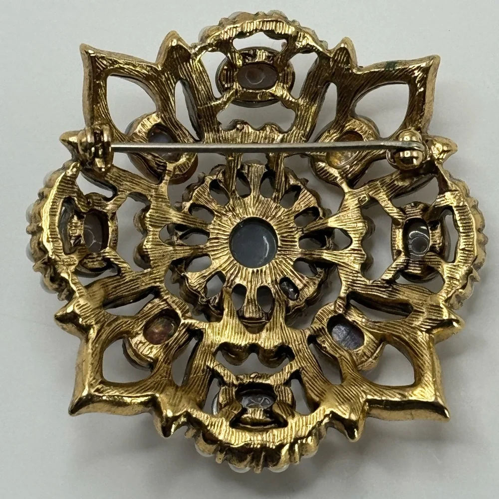Faux opal and pearl Victorian revival brooch - Picture 4 of 5